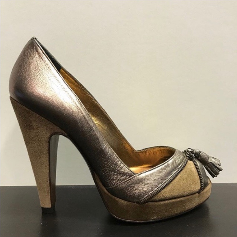 Heels - Picture 2 of 2